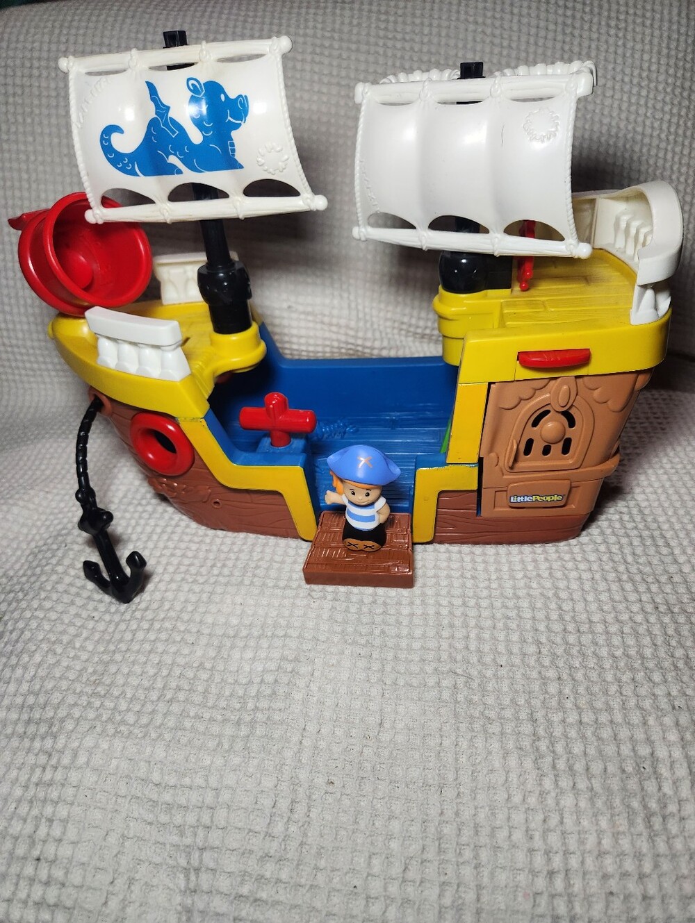 Fisher-Price Little People Pirate Ship playset With 1 Figure